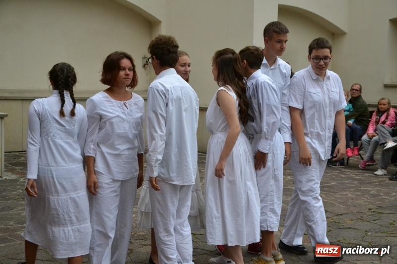 Zdjęcie w galerii na portalu naszraciborz.pl: I AM – Jestem - finał działań artystycznych podsumowano na Zamku Piastowskim wiadomości z regionu