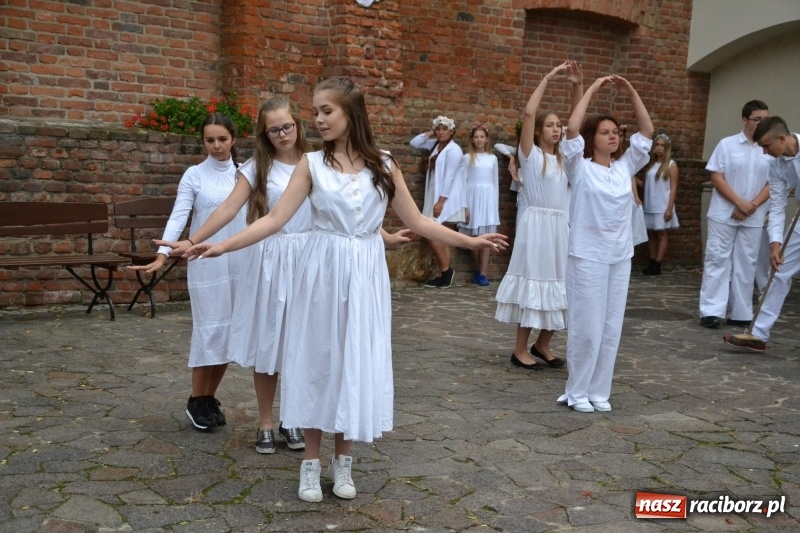 Zdjęcie w galerii na portalu naszraciborz.pl: I AM – Jestem - finał działań artystycznych podsumowano na Zamku Piastowskim wiadomości z regionu