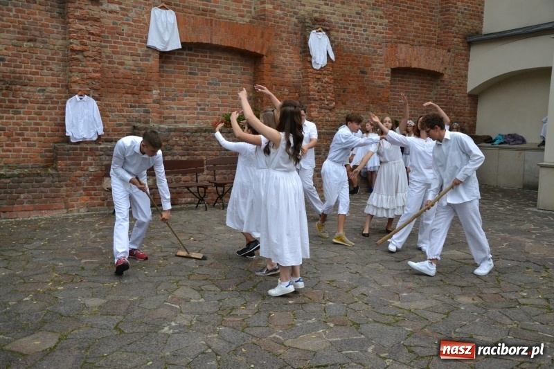 Zdjęcie w galerii na portalu naszraciborz.pl: I AM – Jestem - finał działań artystycznych podsumowano na Zamku Piastowskim wiadomości z regionu