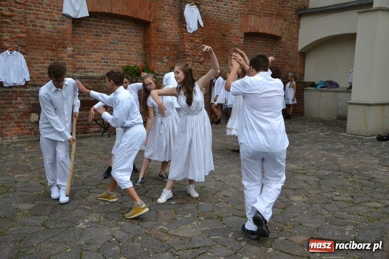 Zdjęcie w galerii na portalu naszraciborz.pl: I AM – Jestem - finał działań artystycznych podsumowano na Zamku Piastowskim wiadomości z regionu