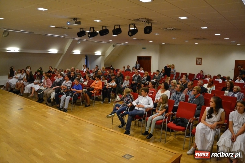 Zdjęcie w galerii na portalu naszraciborz.pl: I AM – Jestem - finał działań artystycznych podsumowano na Zamku Piastowskim wiadomości z regionu