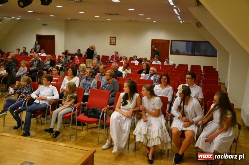 Zdjęcie w galerii na portalu naszraciborz.pl: I AM – Jestem - finał działań artystycznych podsumowano na Zamku Piastowskim wiadomości z regionu