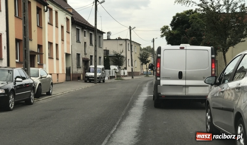 Zdjęcie w galerii na portalu naszraciborz.pl: 600 zł mandatu dla kierowcy cysterny, która wczoraj gubiła olej napędowy wiadomości z regionu