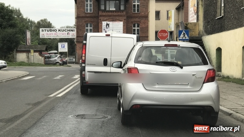 Zdjęcie w galerii na portalu naszraciborz.pl: 600 zł mandatu dla kierowcy cysterny, która wczoraj gubiła olej napędowy wiadomości z regionu