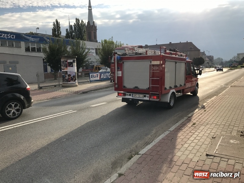 Zdjęcie w galerii na portalu naszraciborz.pl: 600 zł mandatu dla kierowcy cysterny, która wczoraj gubiła olej napędowy wiadomości z regionu