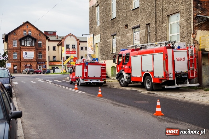 Zdjęcie w galerii na portalu naszraciborz.pl: 600 zł mandatu dla kierowcy cysterny, która wczoraj gubiła olej napędowy wiadomości z regionu