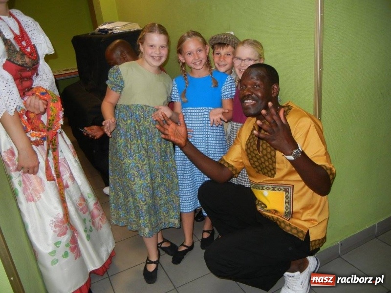 Zdjęcie w galerii na portalu naszraciborz.pl: Udany debiut małych konferansjerów wiadomości z regionu