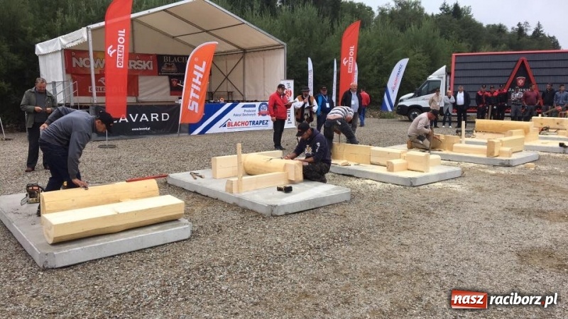 Zdjęcie w galerii na portalu naszraciborz.pl: Blachotrapez na pierwszych Ogólnopolskich Targach Cieśli w Chochołowie wiadomości z regionu