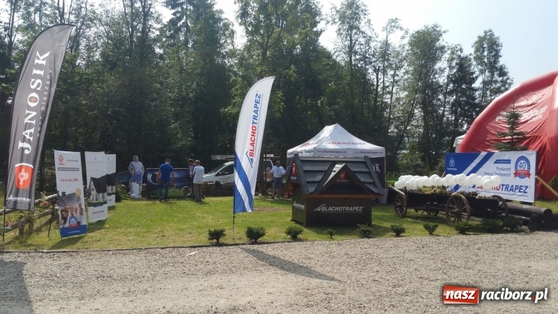 Zdjęcie w galerii na portalu naszraciborz.pl: Blachotrapez na pierwszych Ogólnopolskich Targach Cieśli w Chochołowie wiadomości z regionu