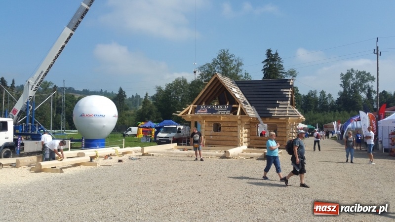 Zdjęcie w galerii na portalu naszraciborz.pl: Blachotrapez na pierwszych Ogólnopolskich Targach Cieśli w Chochołowie wiadomości z regionu
