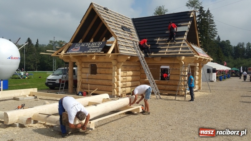 Zdjęcie w galerii na portalu naszraciborz.pl: Blachotrapez na pierwszych Ogólnopolskich Targach Cieśli w Chochołowie wiadomości z regionu