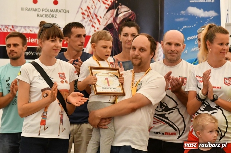 Zdjęcie w galerii na portalu naszraciborz.pl: III RAFAKO Półmaraton Racibórz - 20 tys. zł dla Michałka! wiadomości z regionu