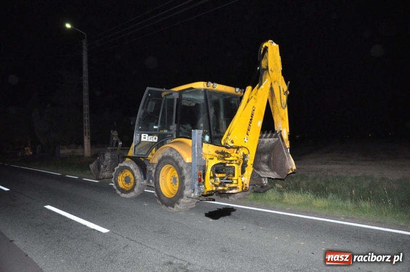 Zdjęcie w galerii na portalu naszraciborz.pl: Hondą, która wczoraj najechała na tył koparki w Kornicach, kierował 70-latek z Raciborza wiadomości z regionu