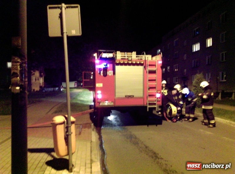 Zdjęcie w galerii na portalu naszraciborz.pl: Pożar w Kuźni Raciborskiej przy ul. Moniuszki wiadomości z regionu