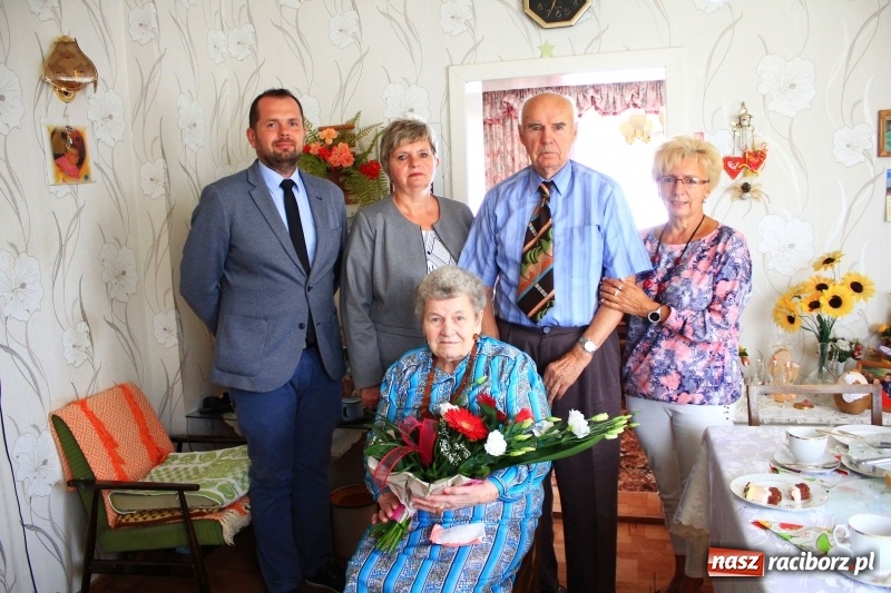 Zdjęcie w galerii na portalu naszraciborz.pl: Elżbieta i Eryk Hnidowie z Krzanowic świętowali diamentowe gody wiadomości z regionu