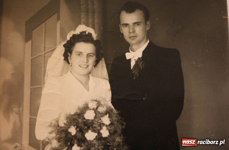Zdjęcie w galerii na portalu naszraciborz.pl: Elżbieta i Eryk Hnidowie z Krzanowic świętowali diamentowe gody wiadomości z regionu