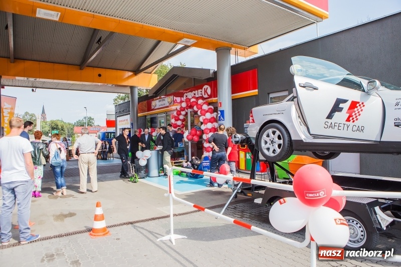 Zdjęcie w galerii na portalu naszraciborz.pl: W Raciborzu powitano nową markę paliwową. Circle K zastąpiła Statoil wiadomości z regionu