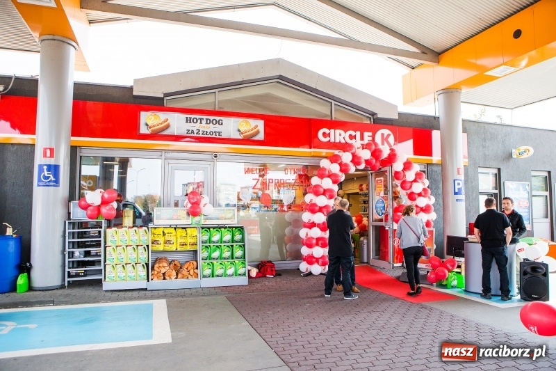 Zdjęcie w galerii na portalu naszraciborz.pl: W Raciborzu powitano nową markę paliwową. Circle K zastąpiła Statoil wiadomości z regionu
