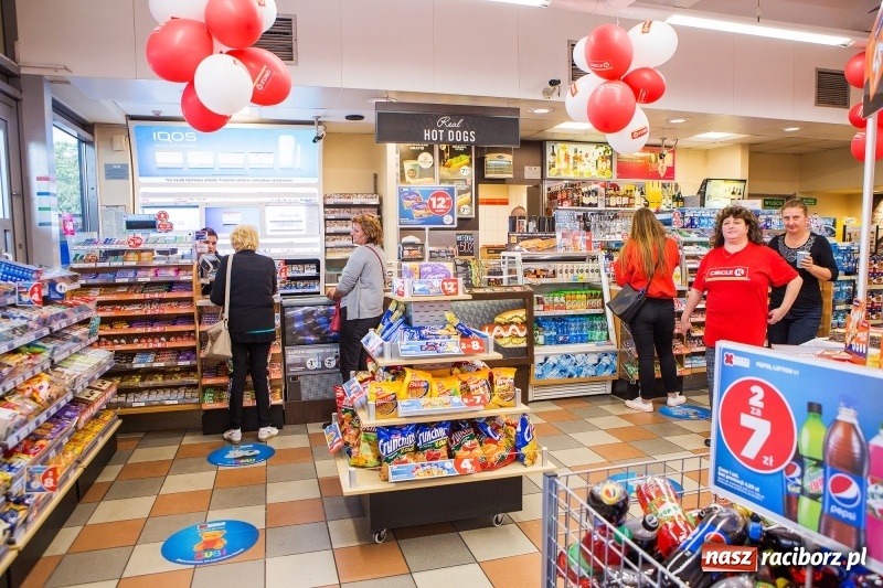Zdjęcie w galerii na portalu naszraciborz.pl: W Raciborzu powitano nową markę paliwową. Circle K zastąpiła Statoil wiadomości z regionu