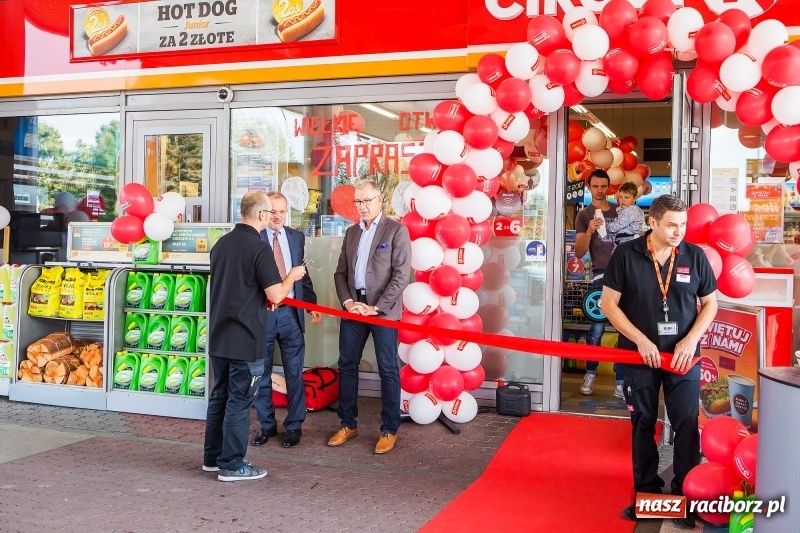 Zdjęcie w galerii na portalu naszraciborz.pl: W Raciborzu powitano nową markę paliwową. Circle K zastąpiła Statoil wiadomości z regionu