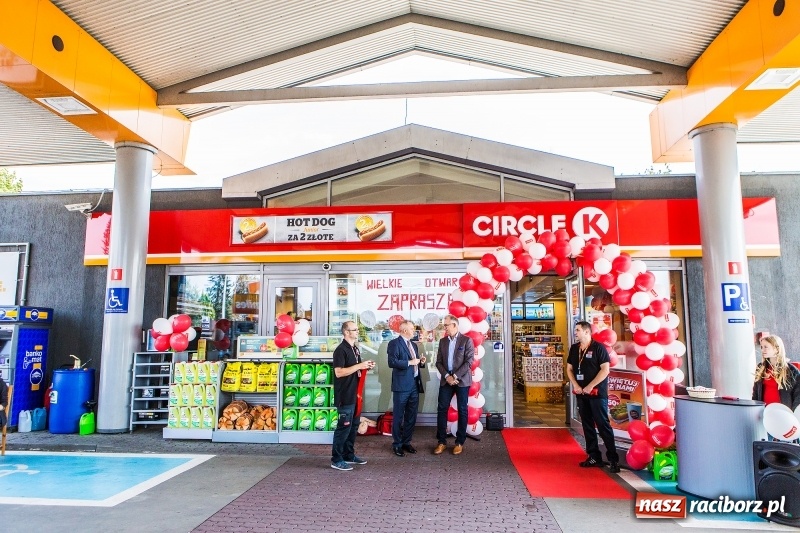 Zdjęcie w galerii na portalu naszraciborz.pl: W Raciborzu powitano nową markę paliwową. Circle K zastąpiła Statoil wiadomości z regionu