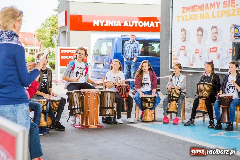 Zdjęcie w galerii na portalu naszraciborz.pl: W Raciborzu powitano nową markę paliwową. Circle K zastąpiła Statoil wiadomości z regionu