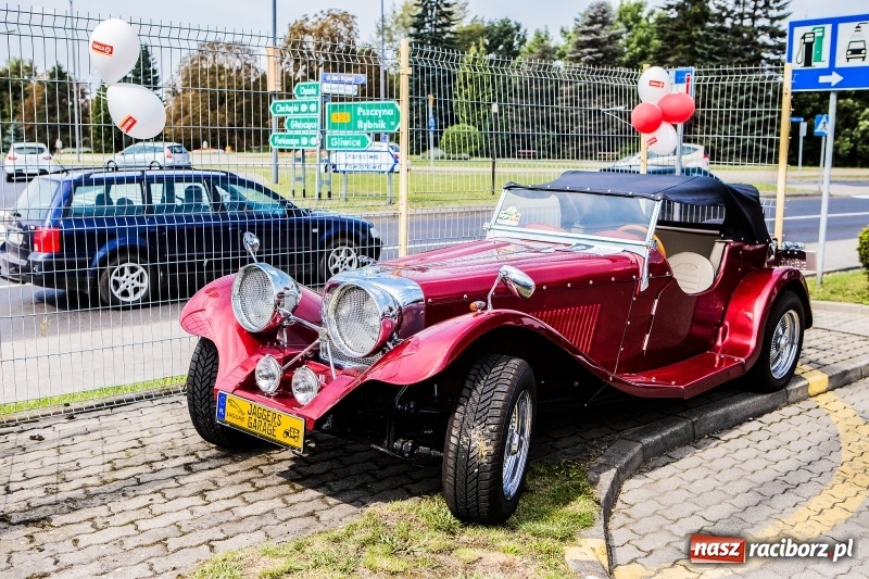 Zdjęcie w galerii na portalu naszraciborz.pl: W Raciborzu powitano nową markę paliwową. Circle K zastąpiła Statoil wiadomości z regionu