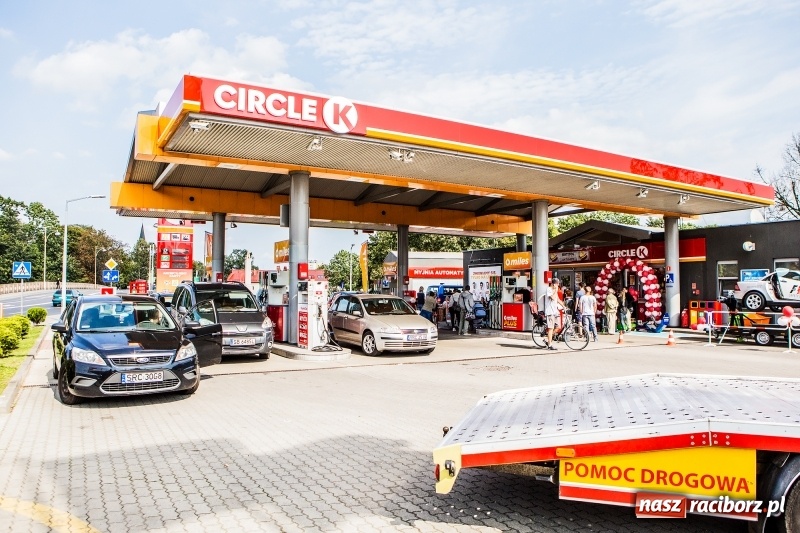 Zdjęcie w galerii na portalu naszraciborz.pl: W Raciborzu powitano nową markę paliwową. Circle K zastąpiła Statoil wiadomości z regionu