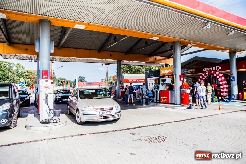 Zdjęcie w galerii na portalu naszraciborz.pl: W Raciborzu powitano nową markę paliwową. Circle K zastąpiła Statoil wiadomości z regionu