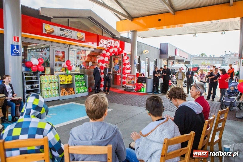 Zdjęcie w galerii na portalu naszraciborz.pl: W Raciborzu powitano nową markę paliwową. Circle K zastąpiła Statoil wiadomości z regionu