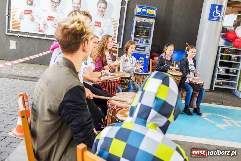 Zdjęcie w galerii na portalu naszraciborz.pl: W Raciborzu powitano nową markę paliwową. Circle K zastąpiła Statoil wiadomości z regionu