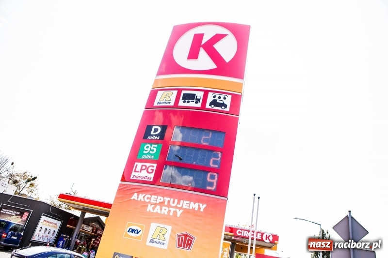 Zdjęcie w galerii na portalu naszraciborz.pl: W Raciborzu powitano nową markę paliwową. Circle K zastąpiła Statoil wiadomości z regionu