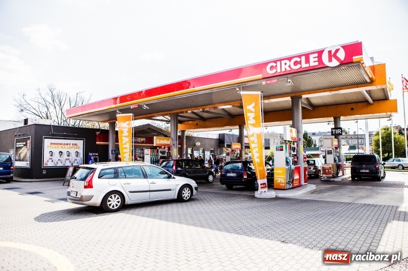 Zdjęcie w galerii na portalu naszraciborz.pl: W Raciborzu powitano nową markę paliwową. Circle K zastąpiła Statoil wiadomości z regionu