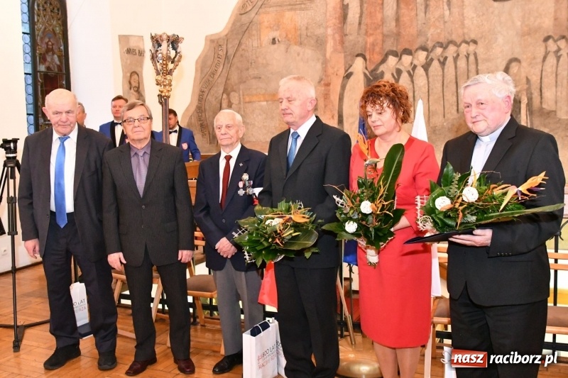 Zdjęcie w galerii na portalu naszraciborz.pl: Lucyna i Marek Rajczykowscy – w służbie potrzebującym wiadomości z regionu