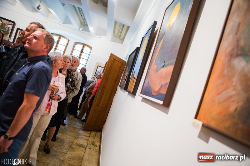 Zdjęcie w galerii na portalu naszraciborz.pl: Małżeństwo ze sztuką w tle w raciborskim Muzeum wiadomości z regionu