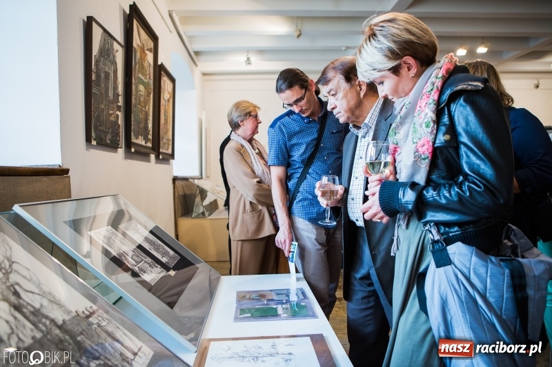 Zdjęcie w galerii na portalu naszraciborz.pl: Małżeństwo ze sztuką w tle w raciborskim Muzeum wiadomości z regionu