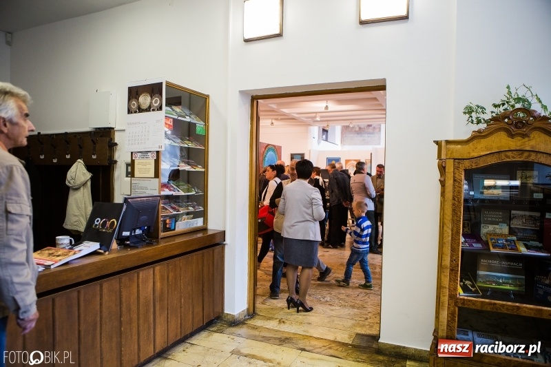 Zdjęcie w galerii na portalu naszraciborz.pl: Małżeństwo ze sztuką w tle w raciborskim Muzeum wiadomości z regionu