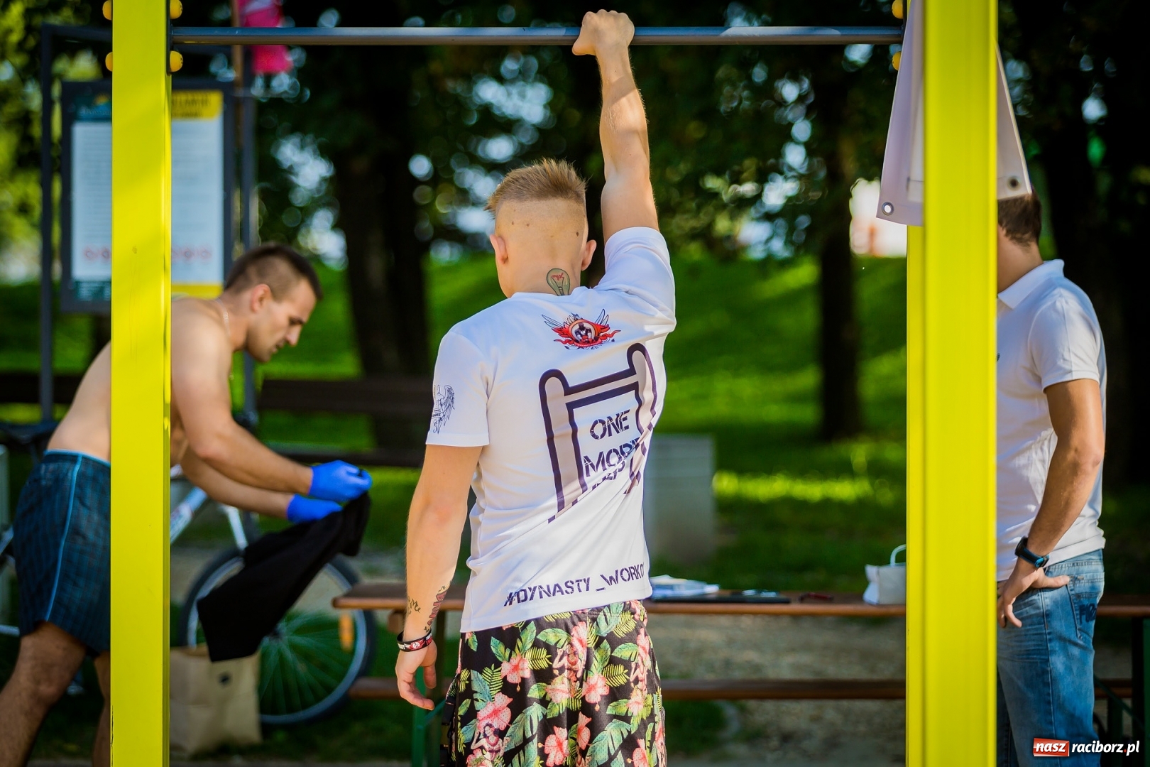 Zdjęcie w galerii na portalu naszraciborz.pl: World Pull Up Day 2017. Mieszkańcy Raciborza podciągnęli się 4725 razy  wiadomości z regionu
