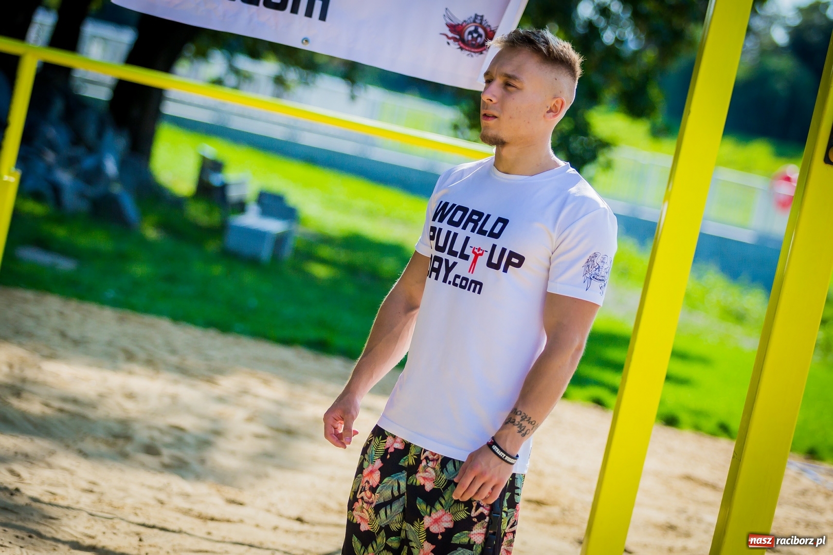 Zdjęcie w galerii na portalu naszraciborz.pl: World Pull Up Day 2017. Mieszkańcy Raciborza podciągnęli się 4725 razy  wiadomości z regionu