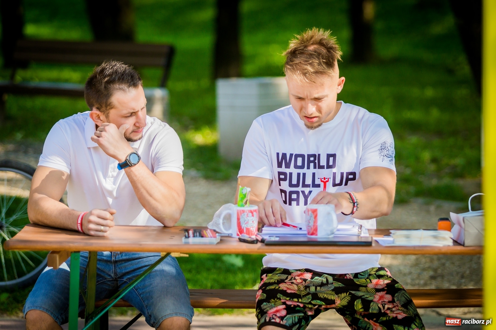 Zdjęcie w galerii na portalu naszraciborz.pl: World Pull Up Day 2017. Mieszkańcy Raciborza podciągnęli się 4725 razy  wiadomości z regionu