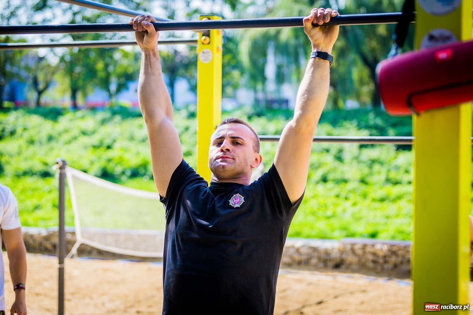 Zdjęcie w galerii na portalu naszraciborz.pl: World Pull Up Day 2017. Mieszkańcy Raciborza podciągnęli się 4725 razy  wiadomości z regionu