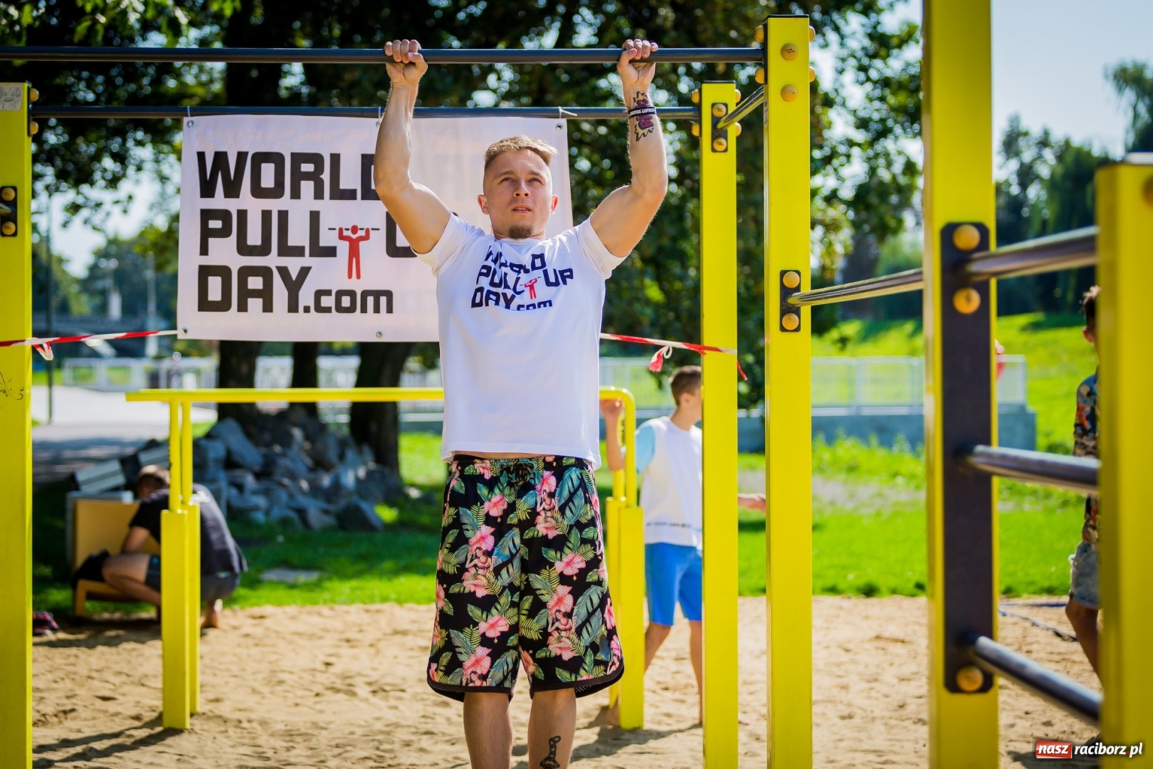 Zdjęcie w galerii na portalu naszraciborz.pl: World Pull Up Day 2017. Mieszkańcy Raciborza podciągnęli się 4725 razy  wiadomości z regionu