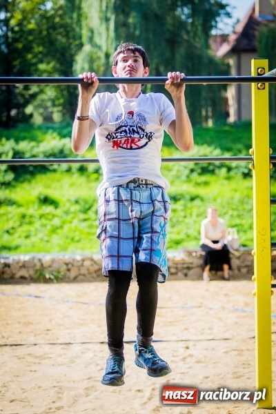 Zdjęcie w galerii na portalu naszraciborz.pl: World Pull Up Day 2017. Mieszkańcy Raciborza podciągnęli się 4725 razy  wiadomości z regionu
