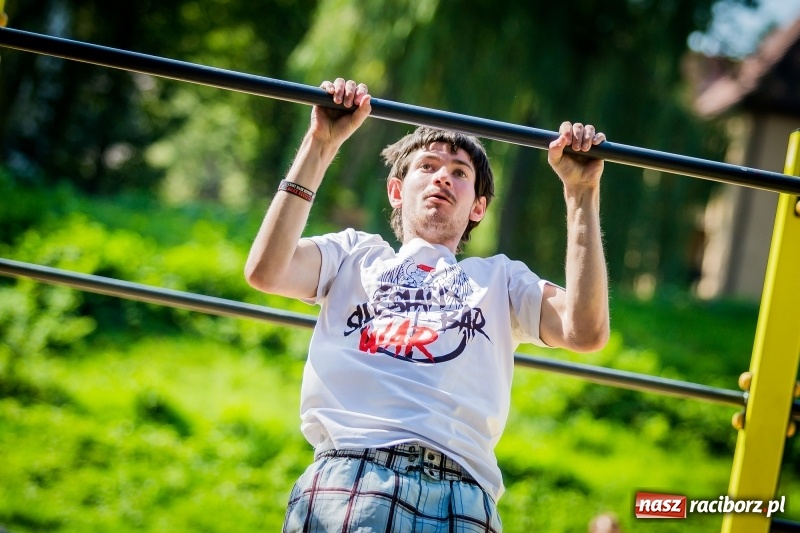 Zdjęcie w galerii na portalu naszraciborz.pl: World Pull Up Day 2017. Mieszkańcy Raciborza podciągnęli się 4725 razy  wiadomości z regionu