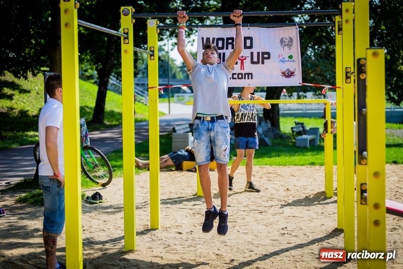 Zdjęcie w galerii na portalu naszraciborz.pl: World Pull Up Day 2017. Mieszkańcy Raciborza podciągnęli się 4725 razy  wiadomości z regionu