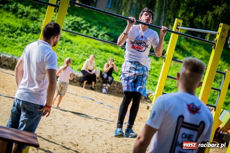 Zdjęcie w galerii na portalu naszraciborz.pl: World Pull Up Day 2017. Mieszkańcy Raciborza podciągnęli się 4725 razy  wiadomości z regionu