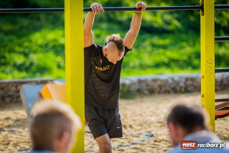 Zdjęcie w galerii na portalu naszraciborz.pl: World Pull Up Day 2017. Mieszkańcy Raciborza podciągnęli się 4725 razy  wiadomości z regionu