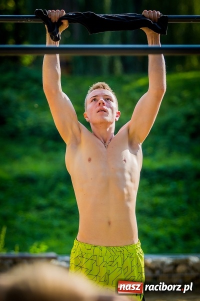 Zdjęcie w galerii na portalu naszraciborz.pl: World Pull Up Day 2017. Mieszkańcy Raciborza podciągnęli się 4725 razy  wiadomości z regionu