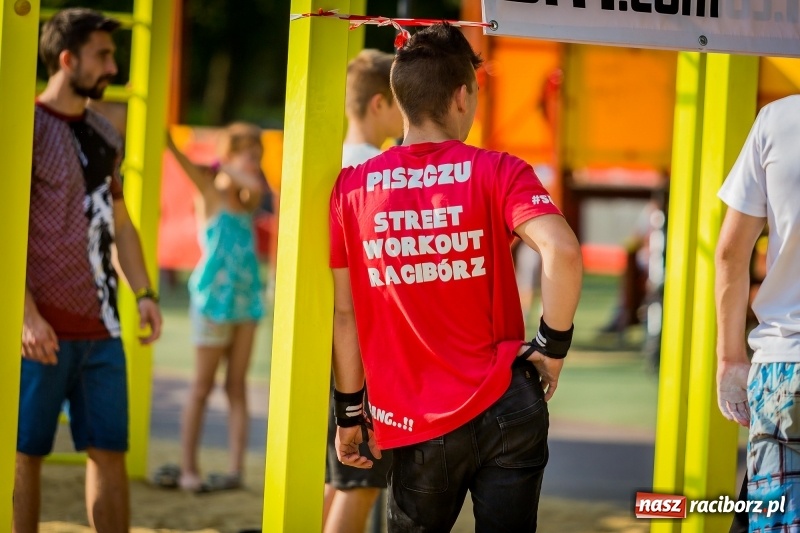 Zdjęcie w galerii na portalu naszraciborz.pl: World Pull Up Day 2017. Mieszkańcy Raciborza podciągnęli się 4725 razy  wiadomości z regionu
