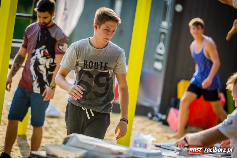 Zdjęcie w galerii na portalu naszraciborz.pl: World Pull Up Day 2017. Mieszkańcy Raciborza podciągnęli się 4725 razy  wiadomości z regionu